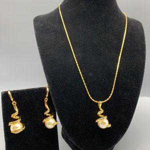Beautiful 18K Gold Plated Necklace & Earring Set with Pearl-like Drop